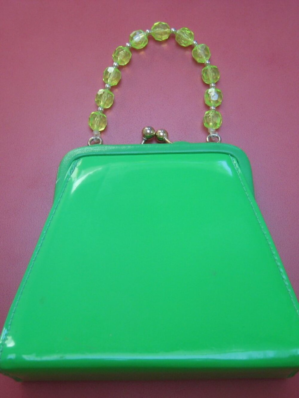 1996 LIME GREEN BEADED HANDLE BAG BAZAAR HANDBAG 6" x 7" x 2"